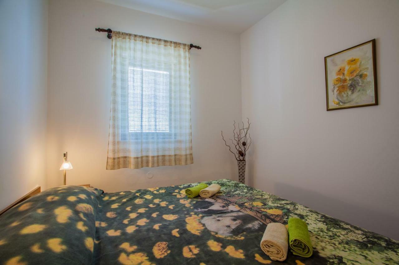 Apartmani Komesic Zubovici Exterior photo